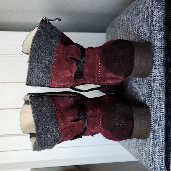 Dark red fleece lined boots - Picture 2 of 5